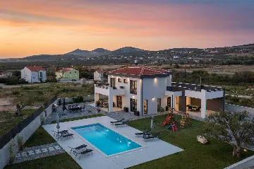 Family Villa in Vrana for Up to 8 Guests