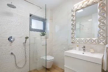 Family Villa in Vrana for Up to 8 Guests