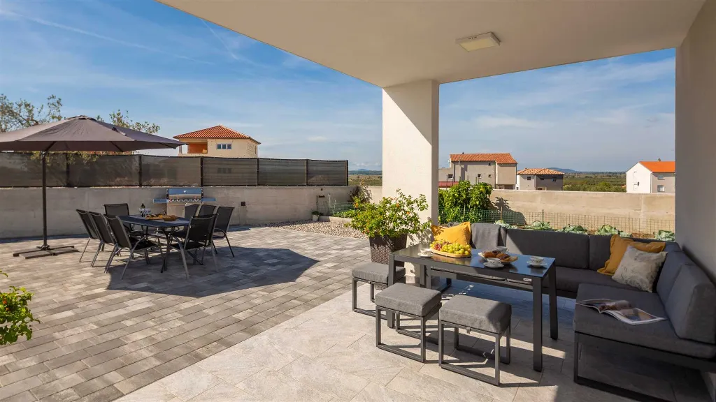 Family Villa in Vrana for Up to 8 Guests