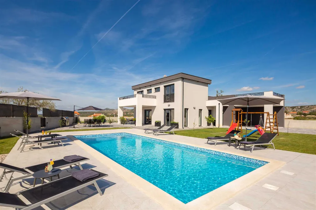 Family Villa in Vrana for Up to 8 Guests