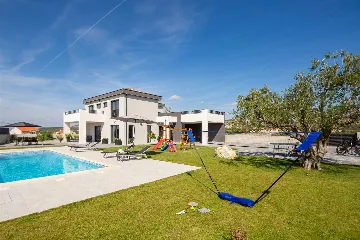 Family Villa in Vrana for Up to 8 Guests