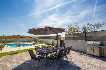 Family Villa in Vrana for Up to 8 Guests