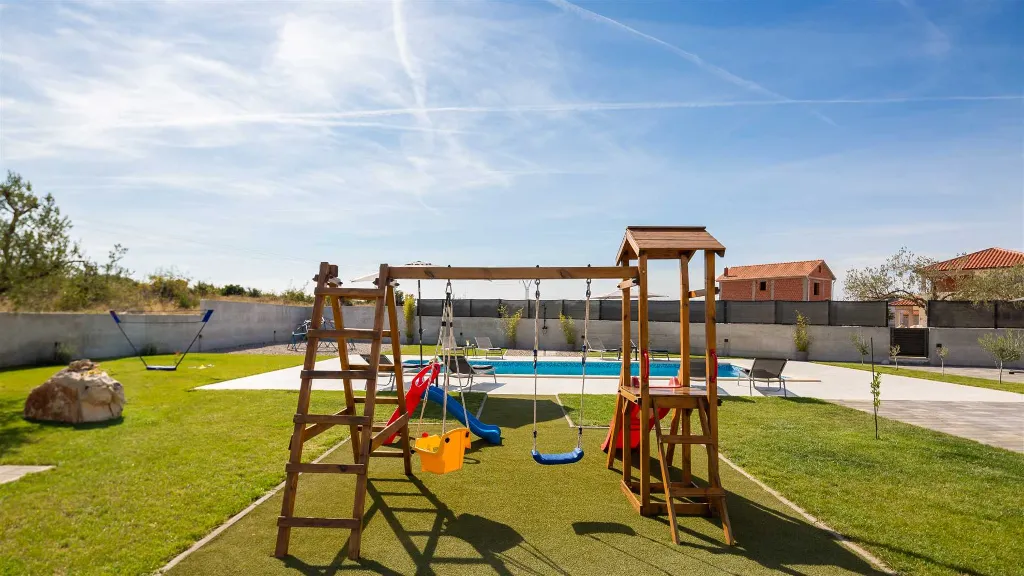 Family Villa in Vrana for Up to 8 Guests
