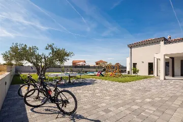 Family Villa in Vrana for Up to 8 Guests