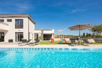 Family Villa in Vrana for Up to 8 Guests
