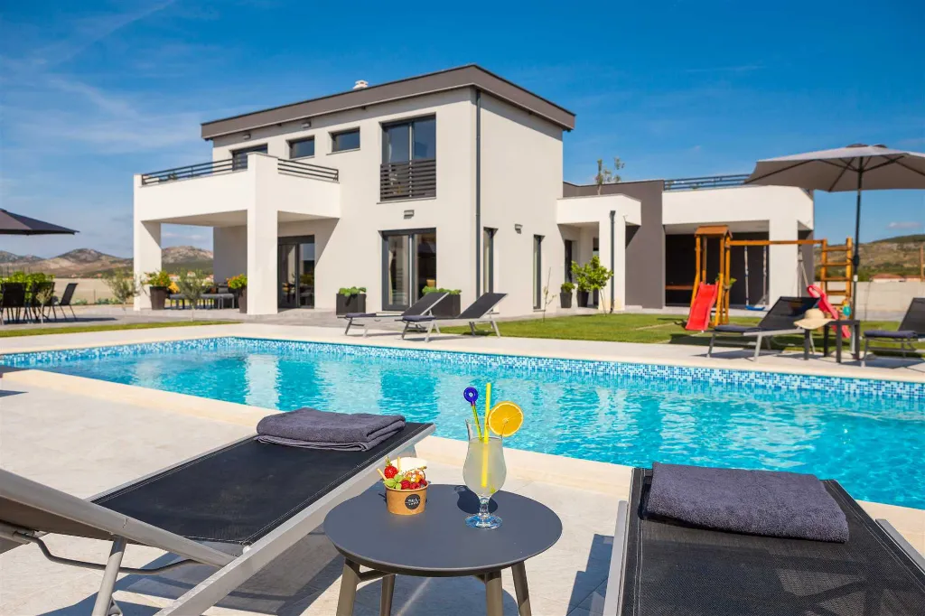 Family Villa in Vrana for Up to 8 Guests