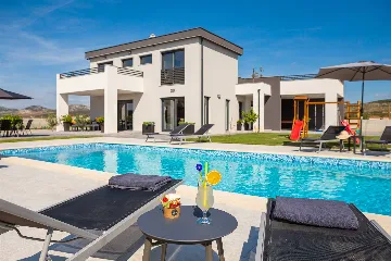 Family Villa in Vrana for Up to 8 Guests