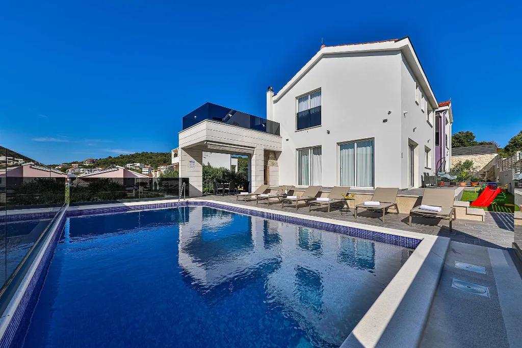 Sea-View Villa in Ražanj for 8 Guests