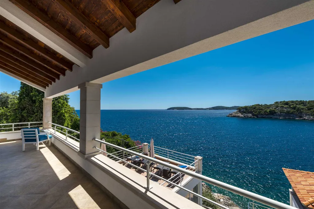 Zaton Seaside Villa with Jacuzzi (10 Guests)