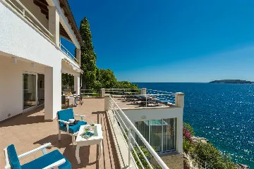 Zaton Seaside Villa with Jacuzzi (10 Guests)