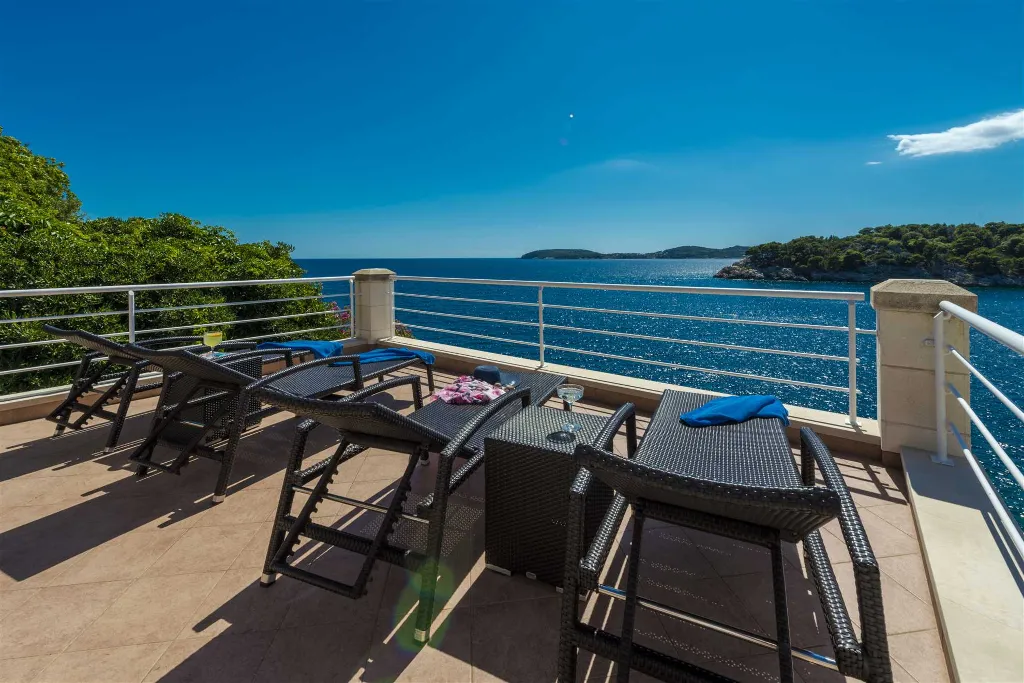 Zaton Seaside Villa with Jacuzzi (10 Guests)