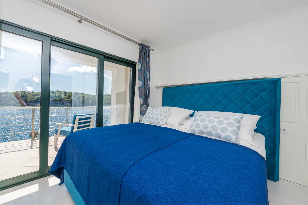 Zaton Seaside Villa with Jacuzzi (10 Guests)