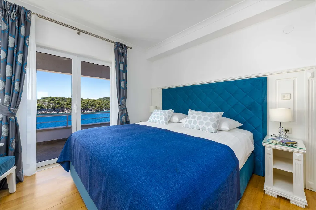 Zaton Seaside Villa with Jacuzzi (10 Guests)