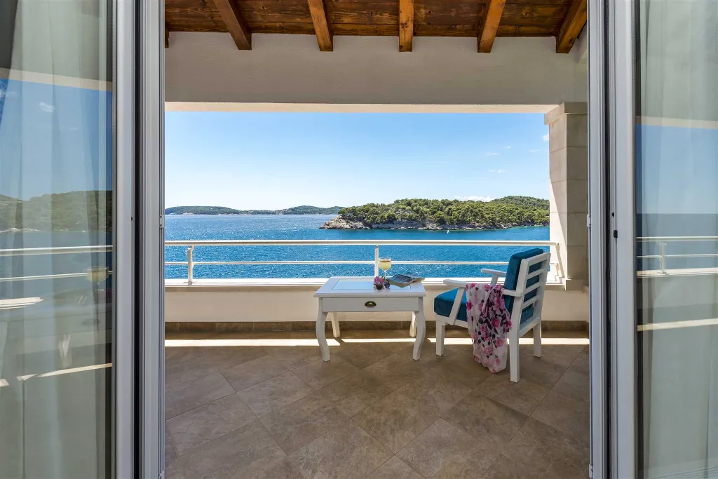 Zaton Seaside Villa with Jacuzzi (10 Guests)