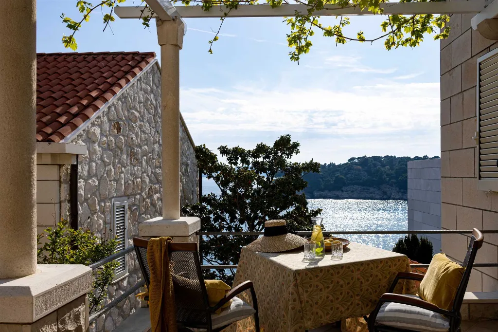 Seaside Villa with 7 Bedrooms in Zaton (12 Guests)