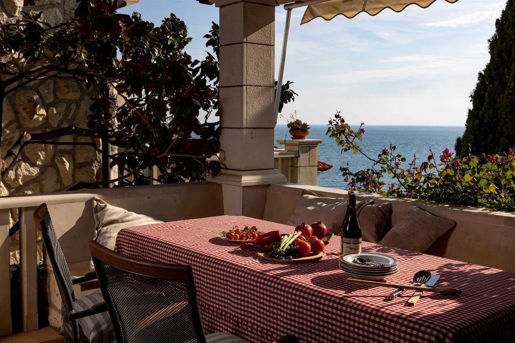 Seaside Villa with 7 Bedrooms in Zaton (12 Guests)