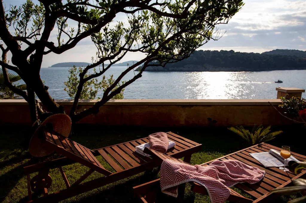 Seaside Villa with 7 Bedrooms in Zaton (12 Guests)