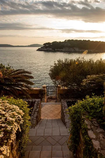 Seaside Villa with 7 Bedrooms in Zaton (12 Guests)