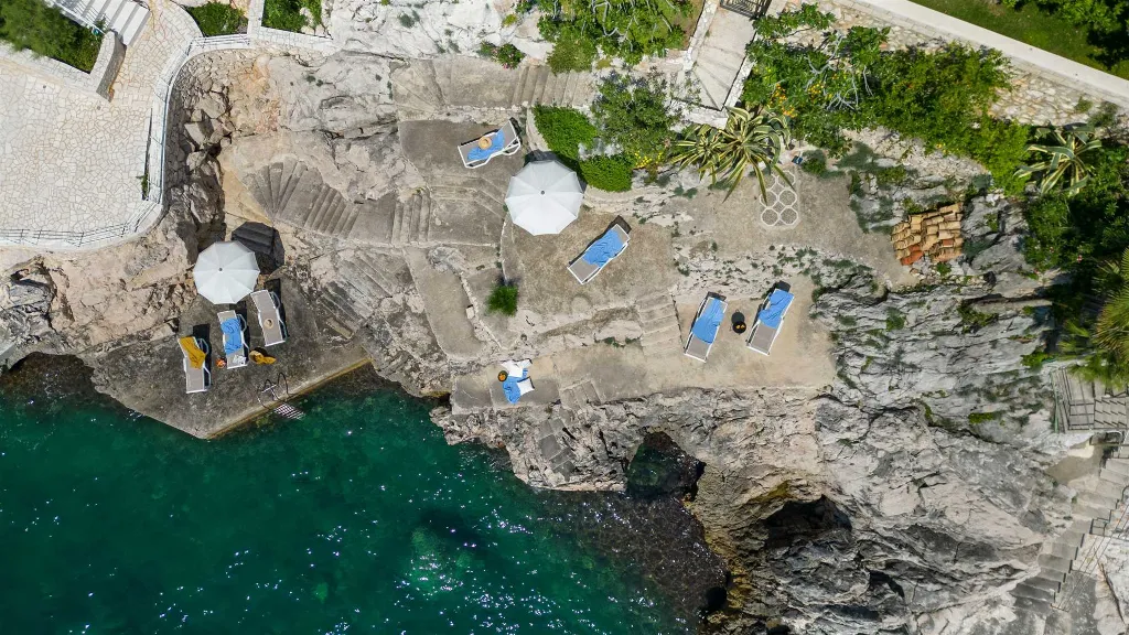 Seaside Villa with 7 Bedrooms in Zaton (12 Guests)