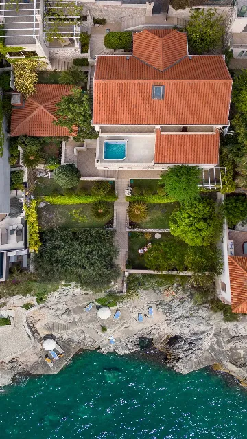 Seaside Villa with 7 Bedrooms in Zaton (12 Guests)