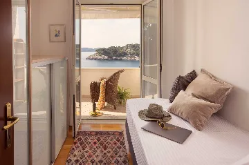 Seaside Villa with 7 Bedrooms in Zaton (12 Guests)