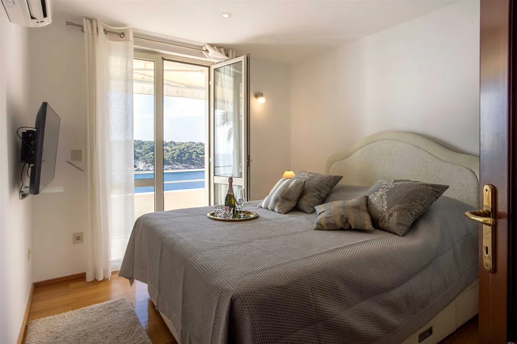 Seaside Villa with 7 Bedrooms in Zaton (12 Guests)