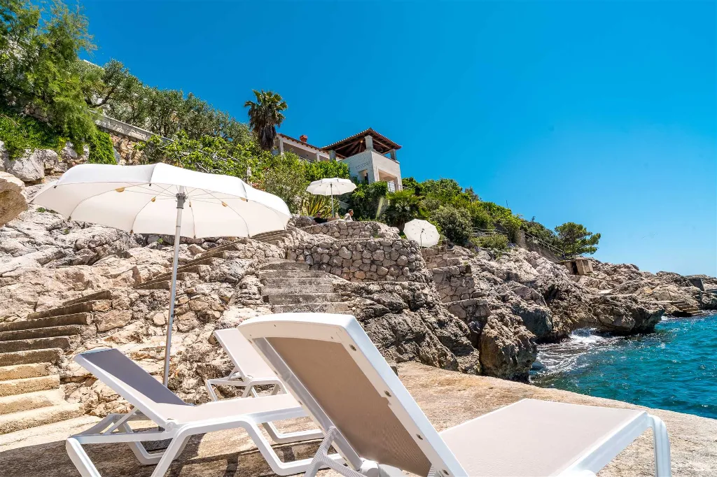 Seaside Villa with 7 Bedrooms in Zaton (12 Guests)