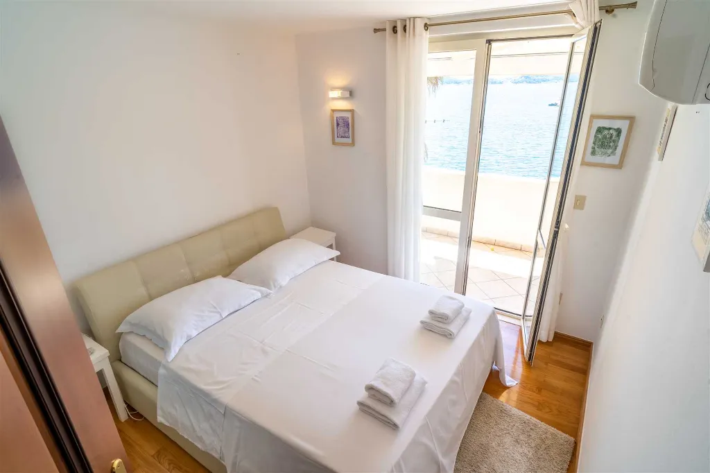 Seaside Villa with 7 Bedrooms in Zaton (12 Guests)