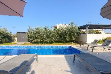 Bužanija Villa with Pool for 9 Guests