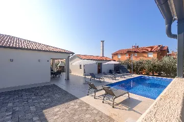 Bužanija Villa with Pool for 9 Guests