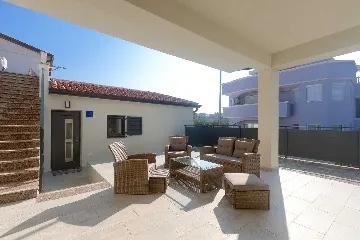 Bužanija Villa with Pool for 9 Guests