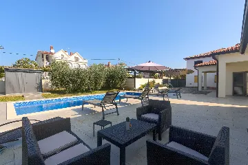 Bužanija Villa with Pool for 9 Guests