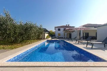 Bužanija Villa with Pool for 9 Guests