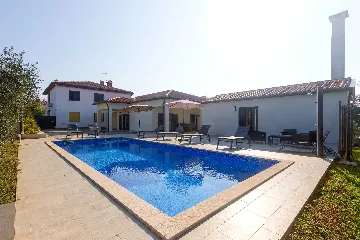 Bužanija Villa with Pool for 9 Guests