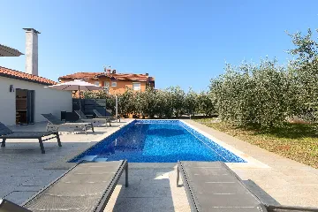 Bužanija Villa with Pool for 9 Guests