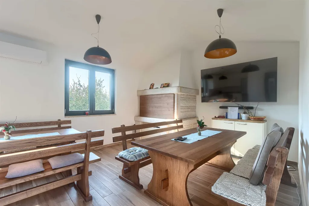 Bužanija Villa with Pool for 9 Guests