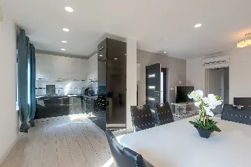 Bužanija Villa with Pool for 9 Guests