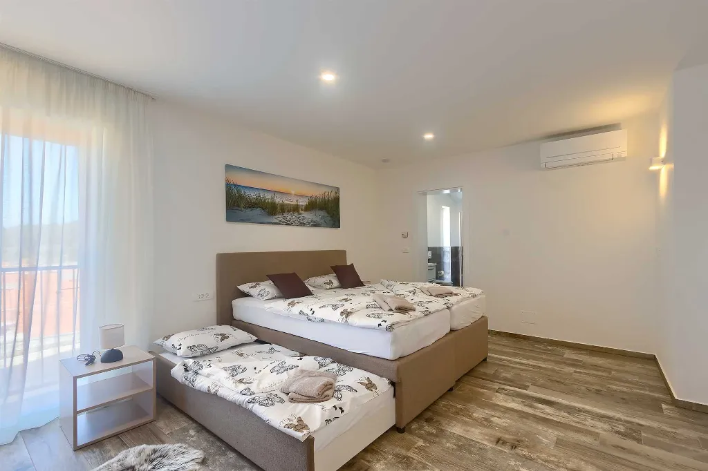 2-Bedroom Apartment in Novigrad for Up to 8