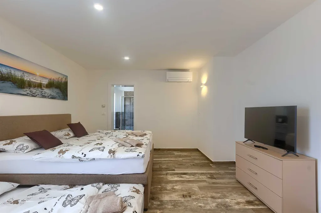 2-Bedroom Apartment in Novigrad for Up to 8