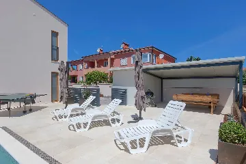 2-Bedroom Apartment in Novigrad for Up to 8