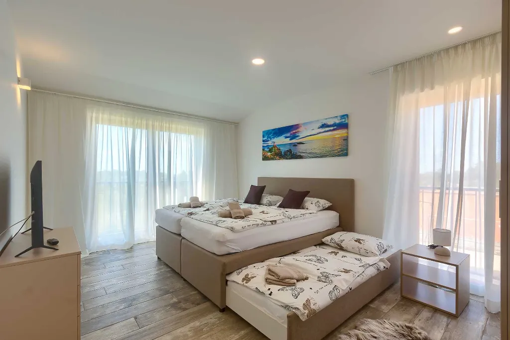 2-Bedroom Apartment in Novigrad for Up to 8