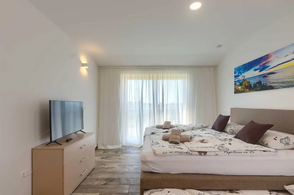 2-Bedroom Apartment in Novigrad for Up to 8
