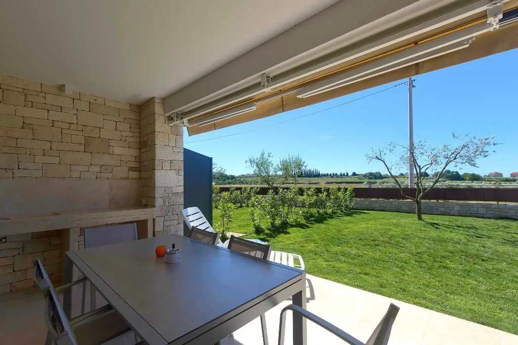 2-Bedroom Apartment in Novigrad for Up to 8