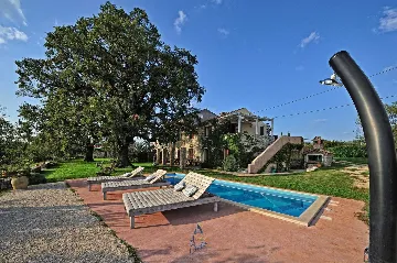 6-Bedroom Villa with Pool and Sauna in Vardica