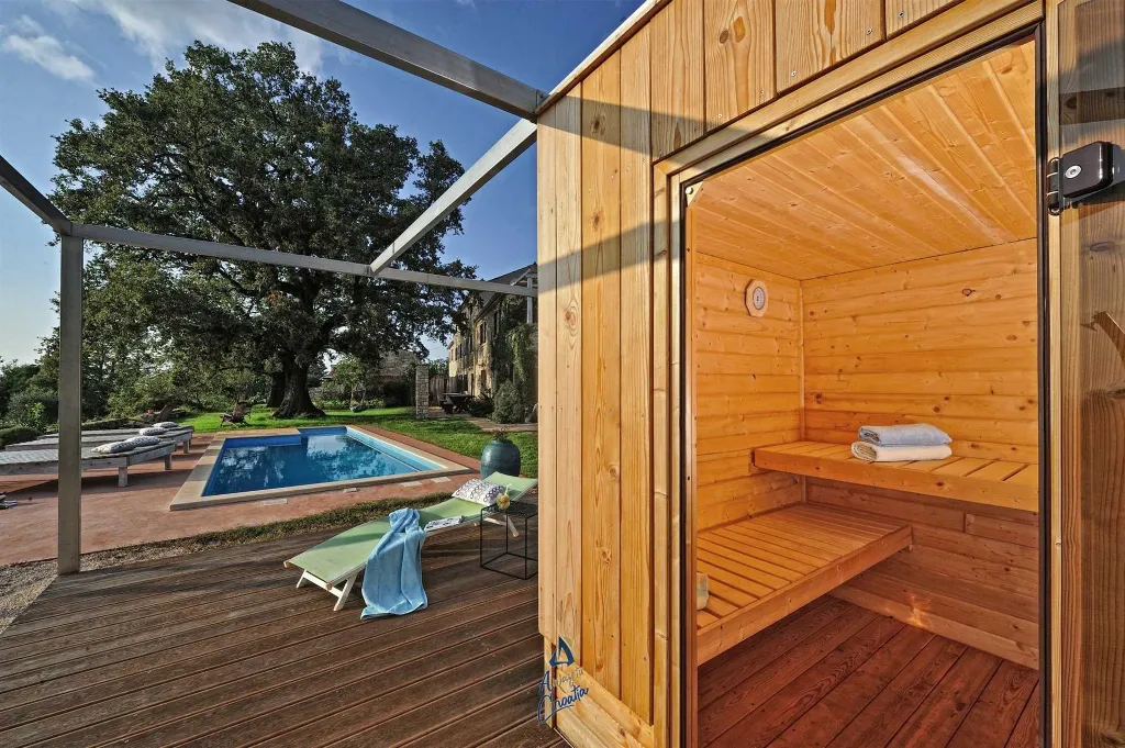 6-Bedroom Villa with Pool and Sauna in Vardica