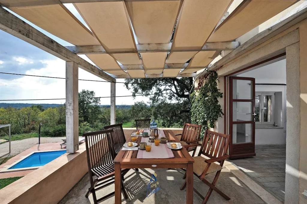 6-Bedroom Villa with Pool and Sauna in Vardica