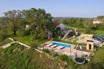 6-Bedroom Villa with Pool and Sauna in Vardica