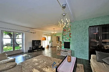 6-Bedroom Villa with Pool and Sauna in Vardica