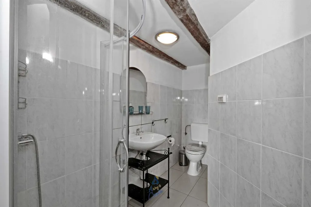 6-Bedroom Villa with Pool and Sauna in Vardica