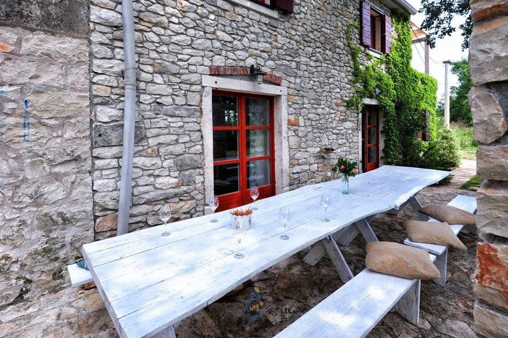 6-Bedroom Villa with Pool and Sauna in Vardica